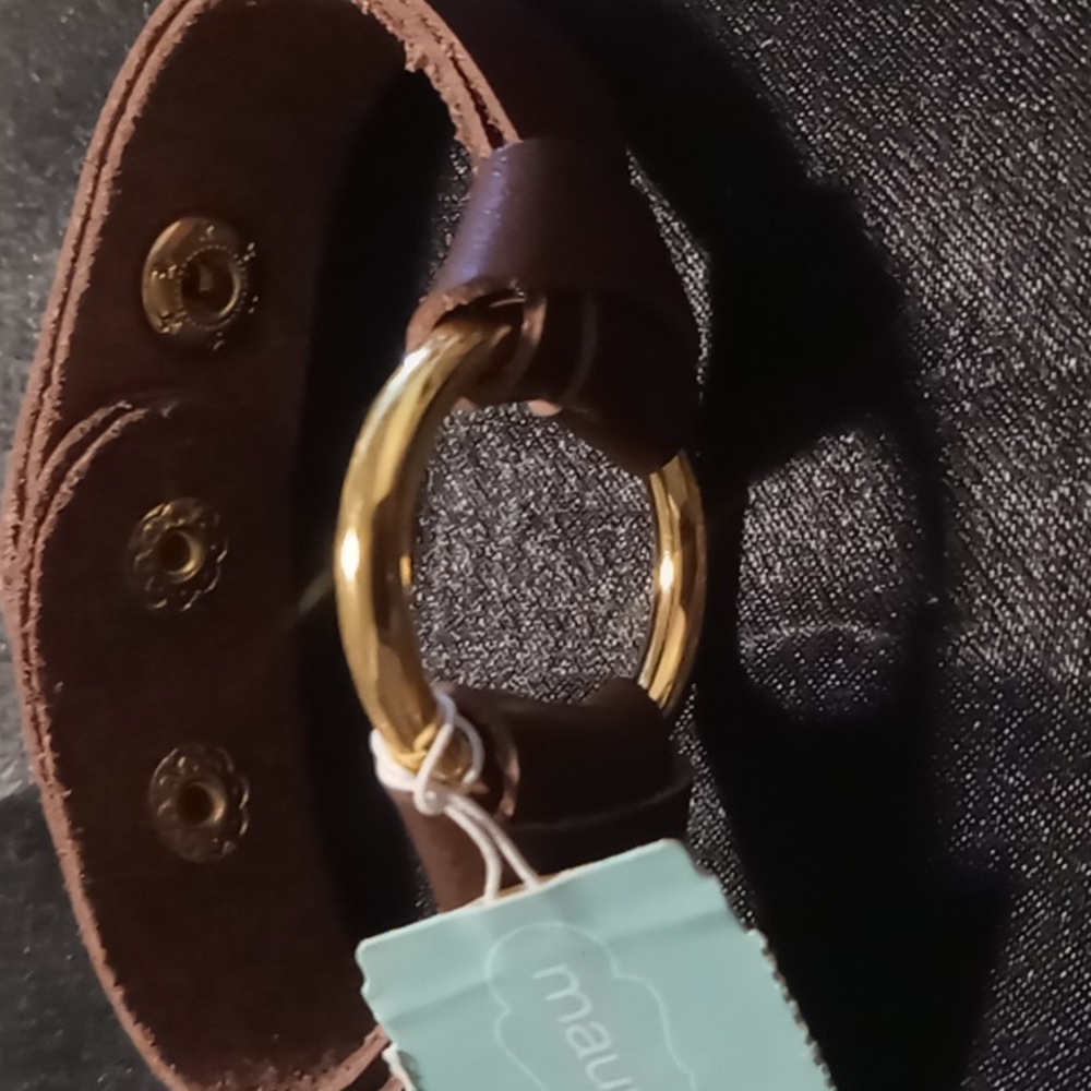 Maurice's Leather banded circle link bracelet. Snap back 7.5- 8.0